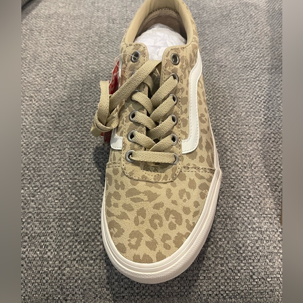 Vans - Picture 2 of 4